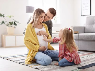 Πώς να πείτε στα παιδιά σας ότι είστε έγκυος – Ο απόλυτος οδηγός ανά ηλικία