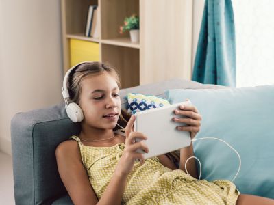 Τα AI-Generated παιδικά βίντεο κατακλύζουν το YouTube -Τι πρέπει να ξέρουν οι γονείς