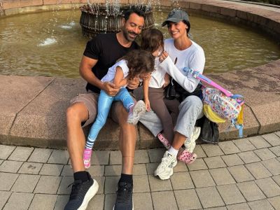 Χριστίνα Μπόμπα: Η γλυκιά έκπληξη στο γραφείο της από τον μπαμπά Σάκη και τις κόρες τους