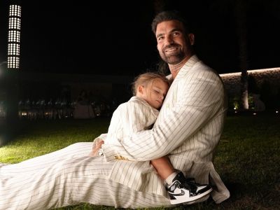 Δημήτρης Αλεξάνδρου: Όταν η πατρική αγκαλιά γίνεται το ασφαλές καταφύγιο του παιδιού