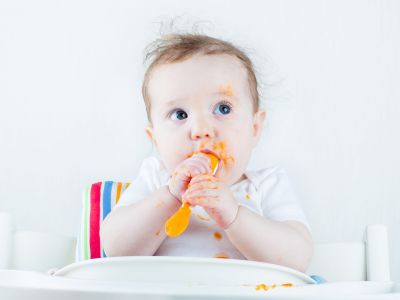 Πότε να εισάγετε αυγό, φυστικοβούτυρο και άλλα κοινά αλλεργιογόνα τρόφιμα σε ένα μωρό