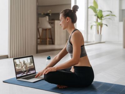 6 εύκολοι τρόποι να προσθέσετε την άσκηση στη ζωή σας αμέσως μετά τη γέννα