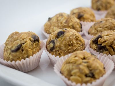 Ενεργειακά τρουφάκια με μύρτιλα σε 10 λεπτά – Το ιδανικό σνακ για το σχολείο