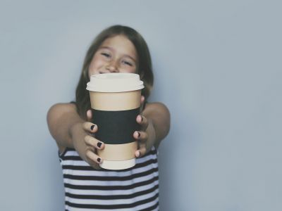 Οι  επιπτώσεις της καφεΐνης στα παιδιά: Οδηγός για γονείς