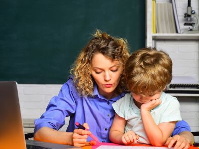 Προβλήματα σχολικής απόδοσης: Τι να κάνετε αν το παιδί σας υστερεί στο σχολείο