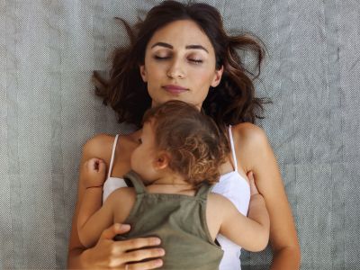 Έχετε νιώσει ποτέ ότι δεν αντέχετε άλλο τις αγκαλιές και τα χάδια;