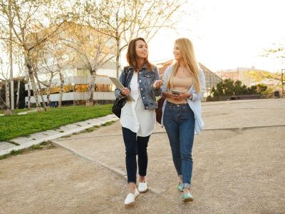 Δεν ξέρεις πώς να μιλήσεις με άλλους γονείς; Δοκίμασε αυτές τις 28 ερωτήσεις