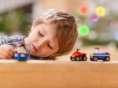 Πώς να μεγαλώσετε ένα εσωστρεφές παιδί με αυτοπεποίθηση