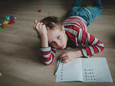 Είναι φυσιολογικό να ξεχνάει το παιδί γρήγορα αυτά που μαθαίνει;