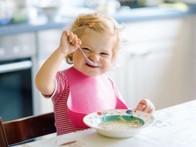 13 tips για να κάνετε τα παιδιά σας να δοκιμάσουν νέες τροφές