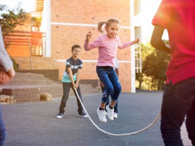 Πώς μπορείτε να βοηθήσετε το παιδί σας να κάνει καινούριους φίλους;