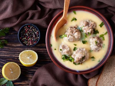 Γιουβαρλάκια με αυγολέμονο – Ένα μαμαδίστικο φαγάκι για όλη την οικογένεια