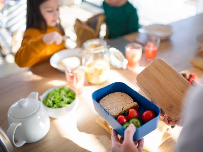 Προετοιμασία γευμάτων για το σχολείο: Πώς να κερδίσετε χρόνο και ηρεμία το πρωί
