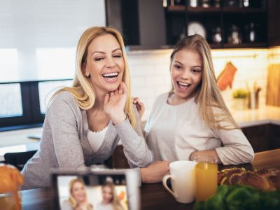 Αν είμαι φίλη με τα παιδιά μου; Ναι και όχι