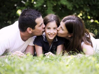 9 συνήθειες γονιών που μεγαλώνουν παιδιά με εξαιρετικές κοινωνικές δεξιότητες