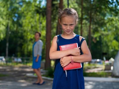 Όχι, το παιδί σου δεν είναι κακομαθημένο – απλώς δυσκολεύεται στην προσαρμογή