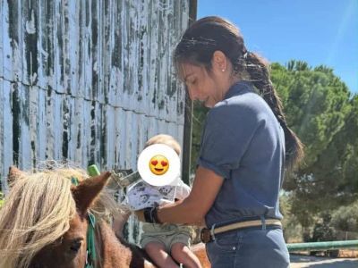 «H πρώτη μας επαφή με το πονάκι μας» - Η Ανθή Βούλγαρη και ο γιος της για ιππασία