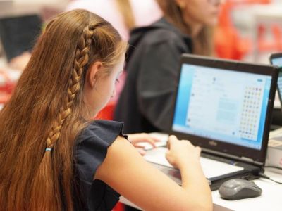 Το Code Like a Girl της Vodafone διαμορφώνει τις code experts του μέλλοντος για 9η χρονιά