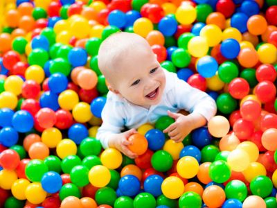 Οι επιστήμονες προειδοποιούν: Πρέπει να μειωθεί η έκθεση των παιδιών στο πλαστικό