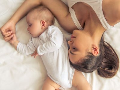 Eνίσχυση δεσμού με το μωρό: Τα σημάδια που δείχνουν ότι χρειάζεται περισσότερη επαφή