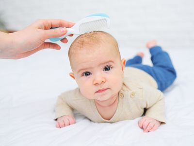 Πώς πρέπει να βουρτσίζετε τα μαλλιά του μωρού σας;