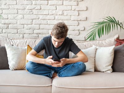 Εξάρτηση των παιδιών από την τεχνητή νοημοσύνη: 7 προειδοποιητικά σημάδια για γονείς