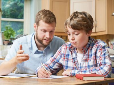 Πώς ο πατέρας μπορεί να επηρεάσει θετικά τη συμπεριφορά των εφήβων