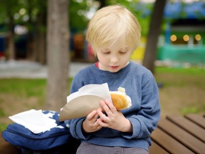 Αλλεργίες και σχολείο: Πώς εξασφαλίζουμε ένα περιβάλλον ασφάλειας και όχι άγχους για το παιδί;