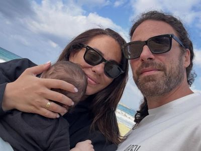 Ευρυδίκη Βαλαβάνη: Νέες φωτογραφίες από τα Χανιά με τον σύζυγό της και τον γιο τους