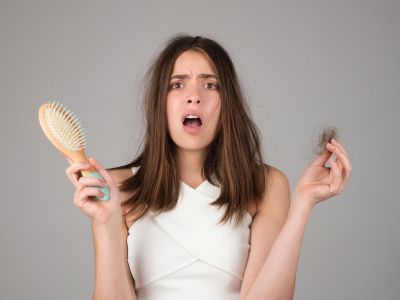 Εποχική τριχόπτωση και κύκλος περιόδου: Υπάρχει σύνδεση;