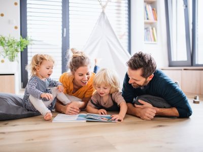 Γιατί οι παραδοσιακοί οικογενειακοί κανόνες «πεθαίνουν»; Η σύγχρονη γονεϊκότητα αλλάζει τα πάντα