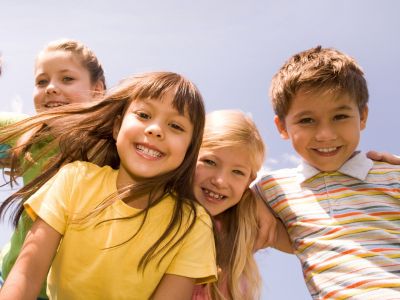 3 απλά κόλπα για να κάνετε το παιδί σας πιο κοινωνικό, σύμφωνα με ειδικό