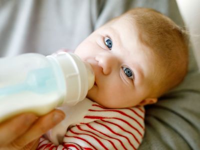 Πυλωρική στένωση νεογνών: Τι είναι, ποια τα συμπτώματα και πώς αντιμετωπίζεται