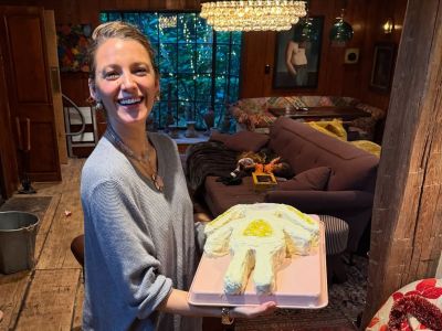 Η Blake Lively έφτιαξε κέικ - λαγουδάκι εμπνευσμένο από το αγαπημένο λούτρινο της κόρης της