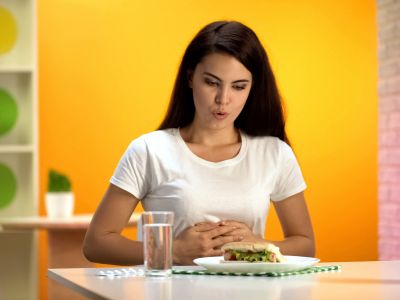 Τι να τρώτε για να μειώσετε τη χρόνια δυσκοιλιότητα, σύμφωνα με τη Βρετανική Διαιτολογική Εταιρεία