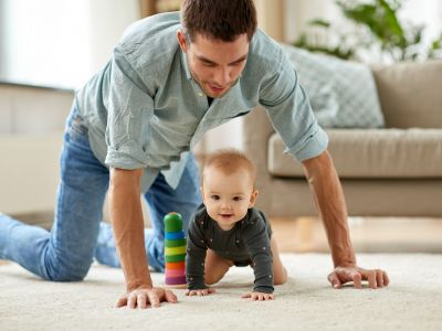 Πότε αρχίζουν τα μωρά να μπουσουλάνε;