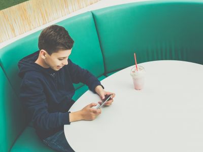 Το CapCut έχει κρυφούς κινδύνους για τα παιδιά — Τι πρέπει να γνωρίζουν οι γονείς