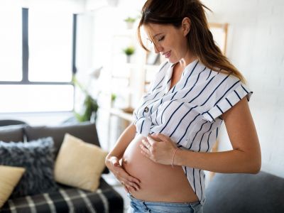 Κρέμες για ραγάδες στην εγκυμοσύνη: Λειτουργούν αποτελεσματικά ή είναι μύθος; Οι ειδικοί απαντούν