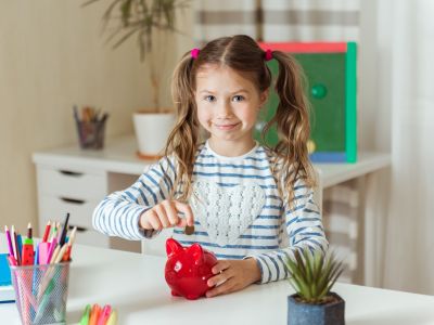 83% των γονιών προτιμούν τα παιδιά τους να κάνουν μαθήματα οικονομίας παρά λογοτεχνίας στο σχολείο