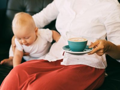 Το λέει και το Harvard: Μαμά, ο καφές σου σε βοηθά να είσαι υγιής μεγαλώνοντας