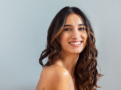 Έχετε θαμπά και ταλαιπωρημένα μαλλιά; Η πρωτεϊνική θεραπεία είναι η λύση