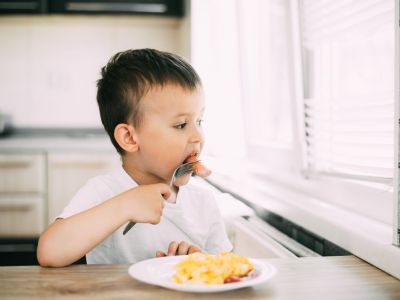Αφράτη ομελέτα για παιδιά – Ιδανική για μωρά που ακολουθούν baby led weaning διατροφή
