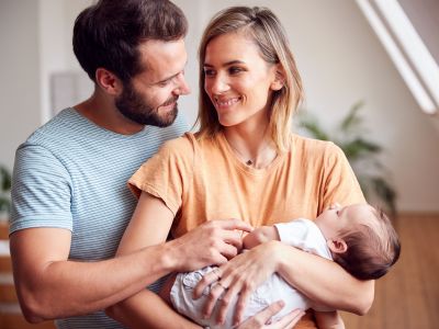 Νέοι γονείς αποκαλύπτουν τις μεγαλύτερες επιθυμίες τους μετά τη γέννα... και δεν είναι ο καφές