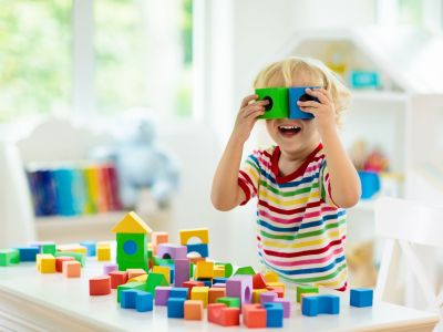 12 δημιουργικές δραστηριότητες για να παίξετε στο σπίτι με το νηπιάκι σας