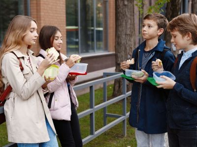 5 τρόποι για να κάνουν οι έφηβοι πιο υγιεινές επιλογές σνακ
