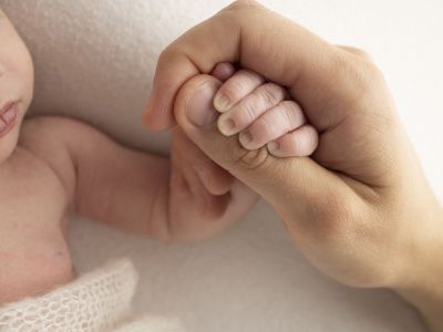 C-tactile: Το απαλό άγγιγμα που ηρεμεί και ενισχύει τα πρόωρα βρέφη