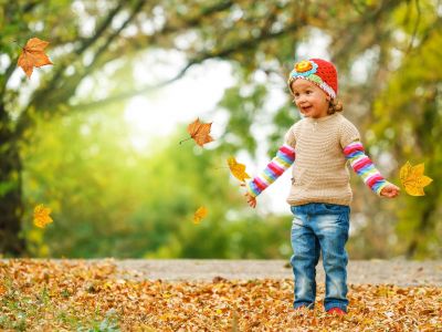 Πώς να κάνεις μια βόλτα στο πάρκο δημιουργικό παιχνίδι – 4 κατασκευές με φύλλα για παιδιά