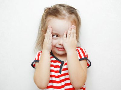 Τι να κάνω αν το παιδί μου είναι ντροπαλό και δεν θέλει να συμμετέχει στις ομαδικές δραστηριότητες;