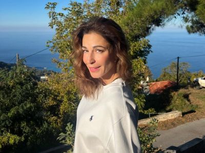 Κατερίνα Παπουτσάκη: Το ατελείωτο παιχνίδι στην παραλία με τα παιδιά της στο φθινοπωρινό Αγκίστρι