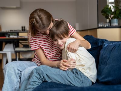 Ποιες καθημερινές συνήθειες κάνουν τα παιδιά να νιώθουν ότι τα αγαπούν;